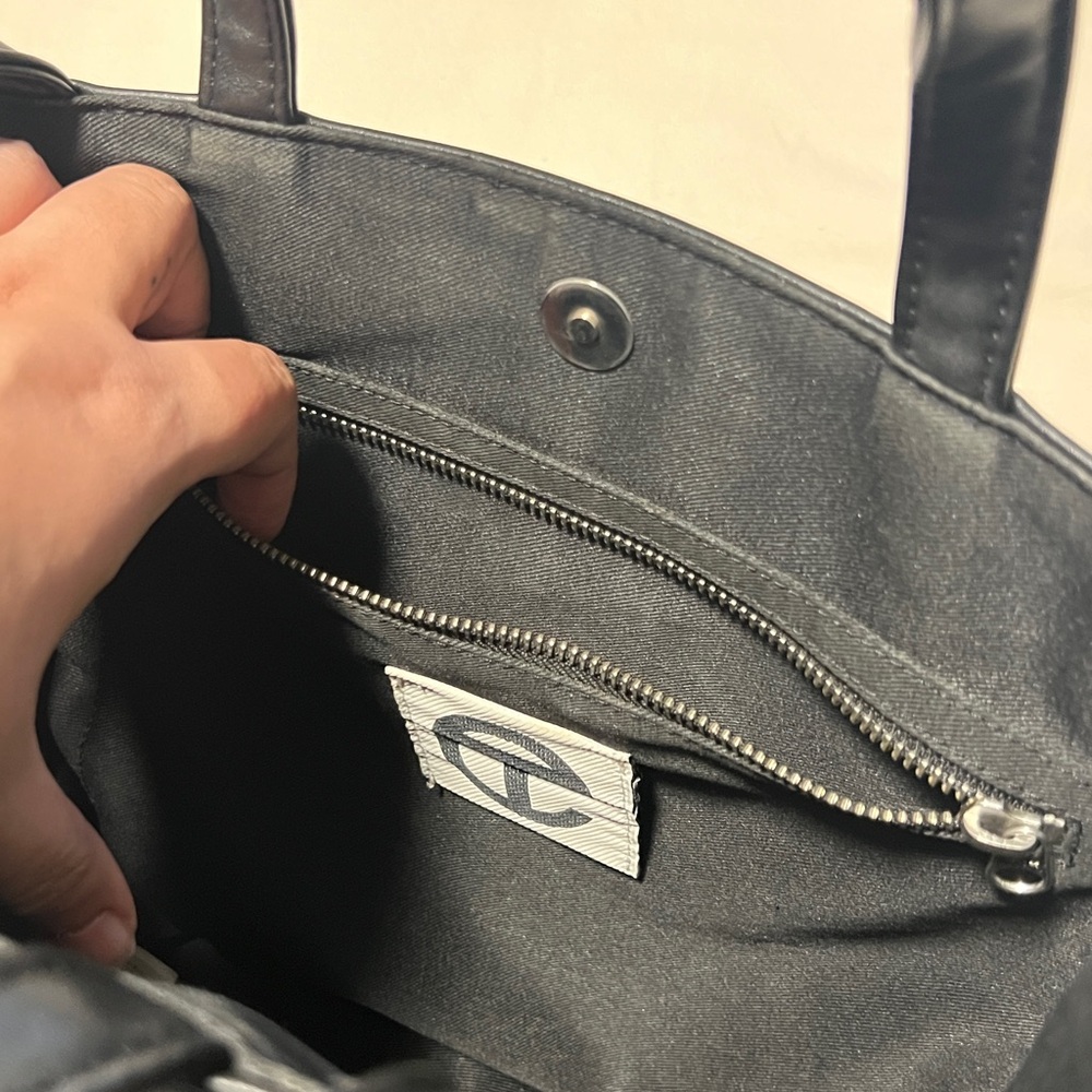 Telfar Medium Shopper in Black - Picture 4 of 7
